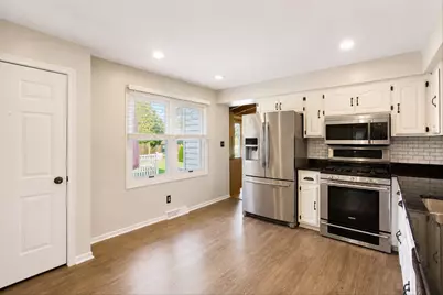 N78W15498  Old Gate Rd, Menomonee Falls, WI 53051 - Photo 8