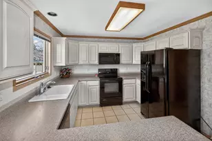2415 Walnut Grove Ct, Brookfield, WI 53005 - Photo 14