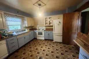 918 Oregon St, Racine, WI 53405 - Photo 6