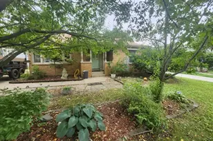 918 Oregon St, Racine, WI 53405 - Photo 1