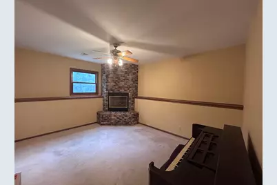 1426  Sunnydale Cir, West Bend, WI 53090 - Photo 6