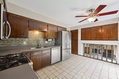 2839  Coventry Ln, Waukesha, WI 53188 - Photo 4