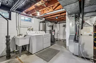 4376 S 84th St, Greenfield, WI 53228 - Photo 22