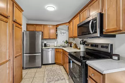 4376 S 84th St, Greenfield, WI 53228 - Photo 10