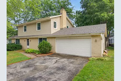 2721  Minot Ln, Waukesha, WI 53188 - Photo 2