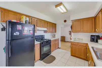2721  Minot Ln, Waukesha, WI 53188 - Photo 8