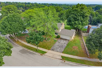 2721  Minot Ln, Waukesha, WI 53188 - Photo 36