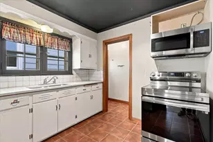 427 E Van Norman Ave, Milwaukee, WI 53207 - Photo 12