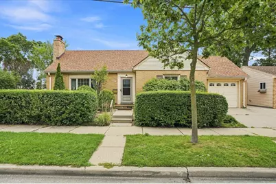 427 E Van Norman Ave, Milwaukee, WI 53207 - Photo 2