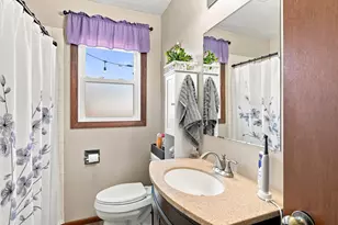 4016 Wildwood Dr, Manitowoc, WI 54220 - Photo 10