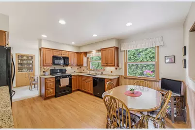 1606 N Pine St, Grafton, WI 53024 - Photo 6