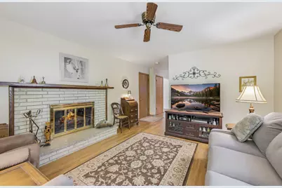 1606 N Pine St, Grafton, WI 53024 - Photo 4