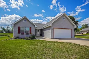 524 Parkview Dr, Johnson Creek, WI 53038 - Photo 2