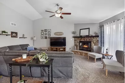 524  Parkview Dr, Johnson Creek, WI 53038 - Photo 6