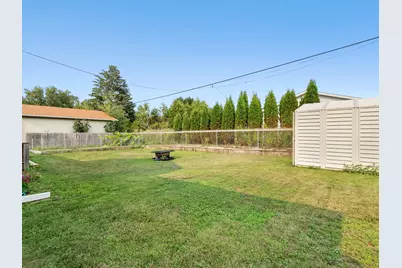 1217 S 25th St, Manitowoc, WI 54220 - Photo 24