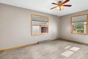 1217 S 25th St, Manitowoc, WI 54220 - Photo 16