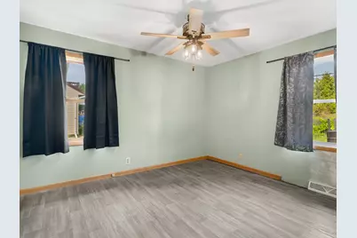 1217 S 25th St, Manitowoc, WI 54220 - Photo 18