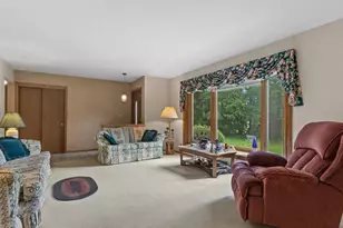 W215N10105 Hickory Dr, Germantown, WI 53017 - Photo 2