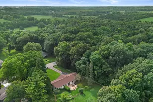 W215N10105 Hickory Dr, Germantown, WI 53017 - Photo 24