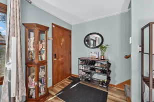 4863 N Santa Monica Blvd, Whitefish Bay, WI 53217 - Photo 2