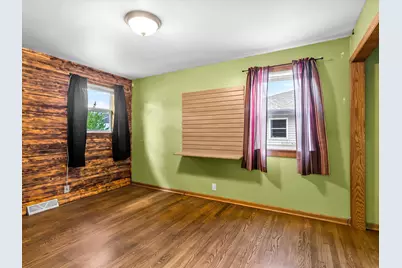 1013  N 6th St, Manitowoc, WI 54220 - Photo 24
