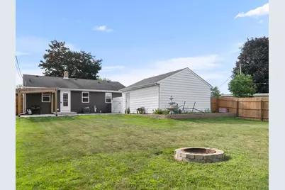 1013  N 6th St, Manitowoc, WI 54220 - Photo 4