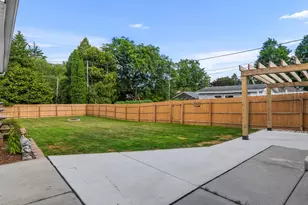 1013 N 6th St, Manitowoc, WI 54220 - Photo 8
