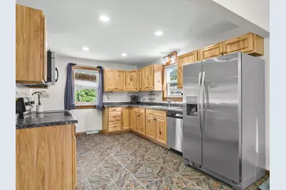 1013  N 6th St, Manitowoc, WI 54220 - Photo 16