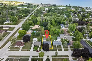 1013 N 6th St, Manitowoc, WI 54220 - Photo 2