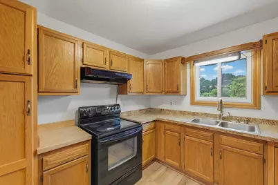 627  Hartridge Dr #D, Hartland, WI 53029 - Photo 14