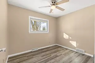 7140 N 48th St, Milwaukee, WI 53223 - Photo 12