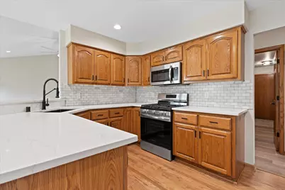 2072 W Hope Ln, Oak Creek, WI 53154 - Photo 4