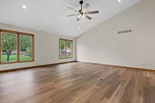 2072 W Hope Ln, Oak Creek, WI 53154 - Photo 20