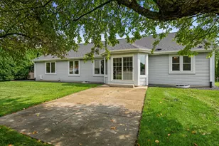 2072 W Hope Ln, Oak Creek, WI 53154 - Photo 34