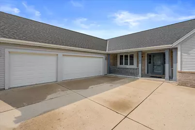 2072 W Hope Ln, Oak Creek, WI 53154 - Photo 42