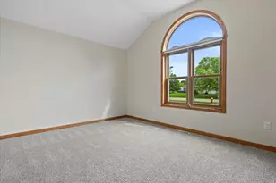 2072 W Hope Ln, Oak Creek, WI 53154 - Photo 16