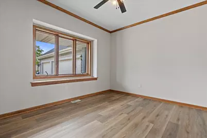 2072 W Hope Ln, Oak Creek, WI 53154 - Photo 18