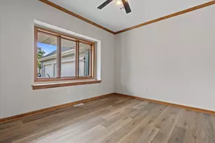 2072 W Hope Ln, Oak Creek, WI 53154 - Photo 18