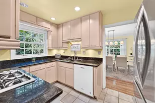 9606 N Orchard Ct, Mequon, WI 53092 - Photo 8