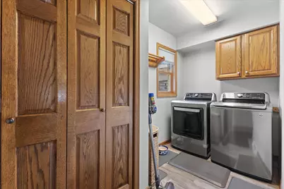 27015  Lorie Dr, Racine, WI 53185 - Photo 20