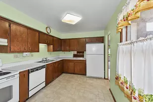 5297 Somerset Ln, Greenfield, WI 53221 - Photo 6