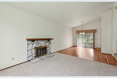 5297  Somerset Ln, Greenfield, WI 53221 - Photo 4