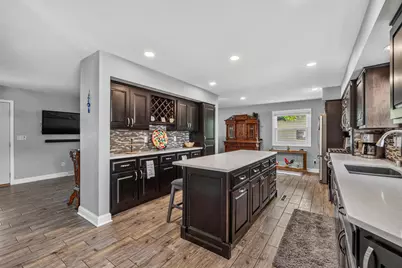 9301 S Sherwood Dr, Franklin, WI 53132 - Photo 8