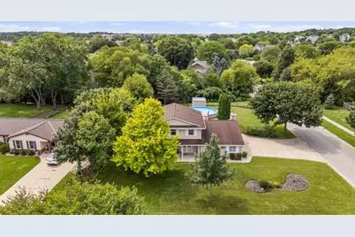 9301 S Sherwood Dr, Franklin, WI 53132 - Photo 6