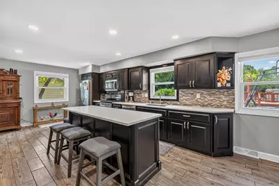 9301 S Sherwood Dr, Franklin, WI 53132 - Photo 10