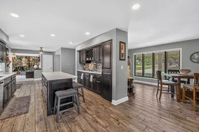 9301 S Sherwood Dr, Franklin, WI 53132 - Photo 12