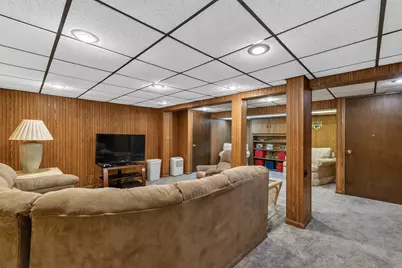 9301 S Sherwood Dr, Franklin, WI 53132 - Photo 32