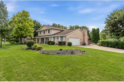 9301 S Sherwood Dr, Franklin, WI 53132 - Photo 4