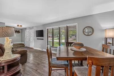 9301 S Sherwood Dr, Franklin, WI 53132 - Photo 20