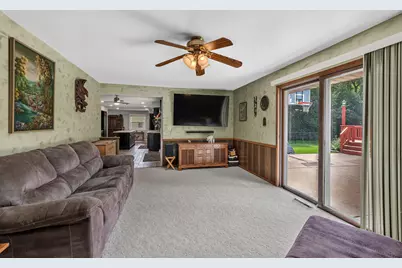 9301 S Sherwood Dr, Franklin, WI 53132 - Photo 16